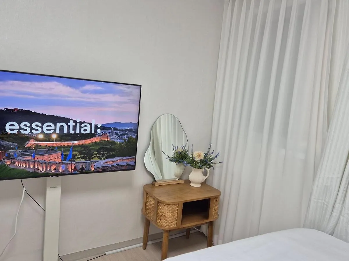 Neat House, Seoul Apartment