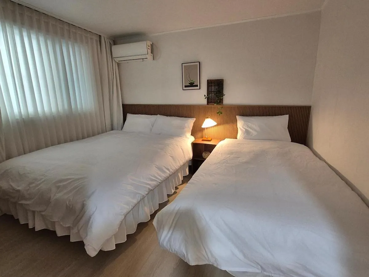 Neat House, Seoul Apartment