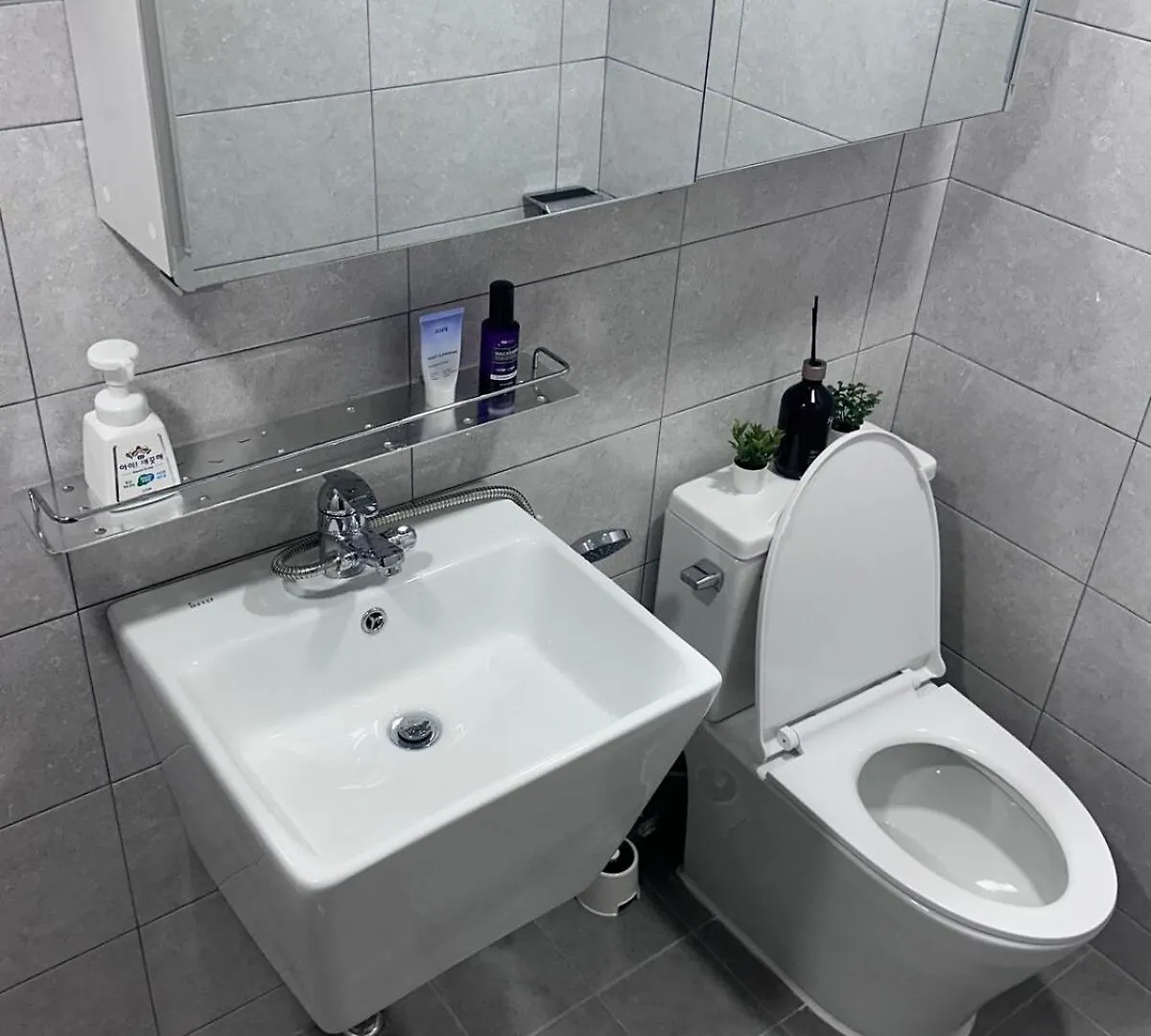 Neat House, Seoul Apartment South Korea